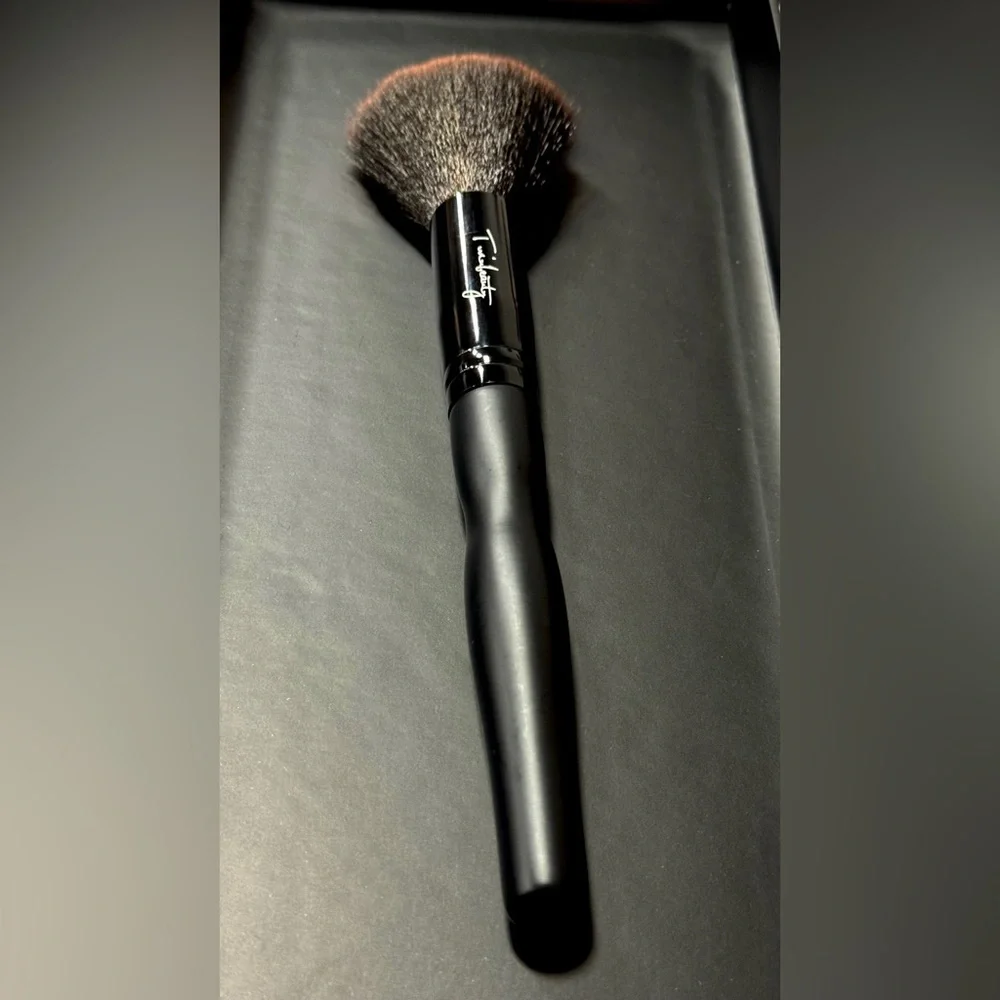TwinBeauty Blush Concealor Brush NEW